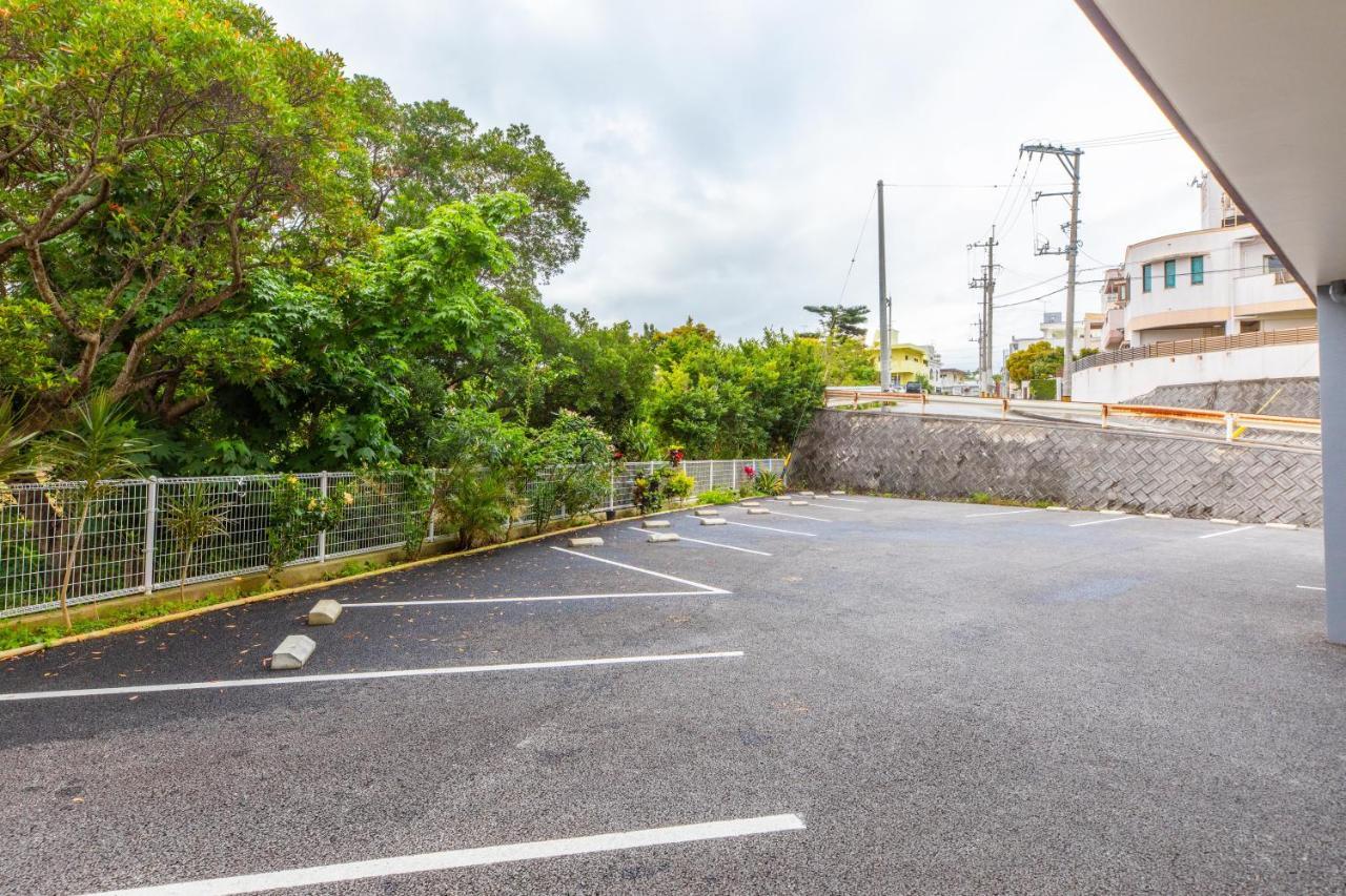 Mr. Kinjo In Matabee Aparthotel Okinawa Kültér fotó